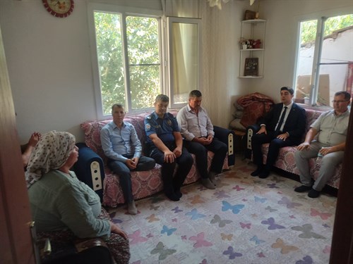 KAYMAKAMIMIZ SAYIN HABİB GÜNEYLİ AZİZ ŞEHİTLERİMİZİN AİLELERİNE ZİYARETTE BULUNDU.